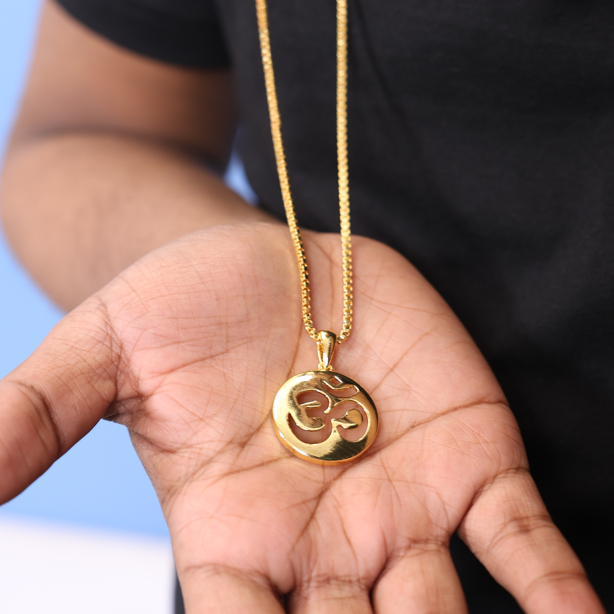 OM Round ( Pendant + chain) - 18K Gold Plated