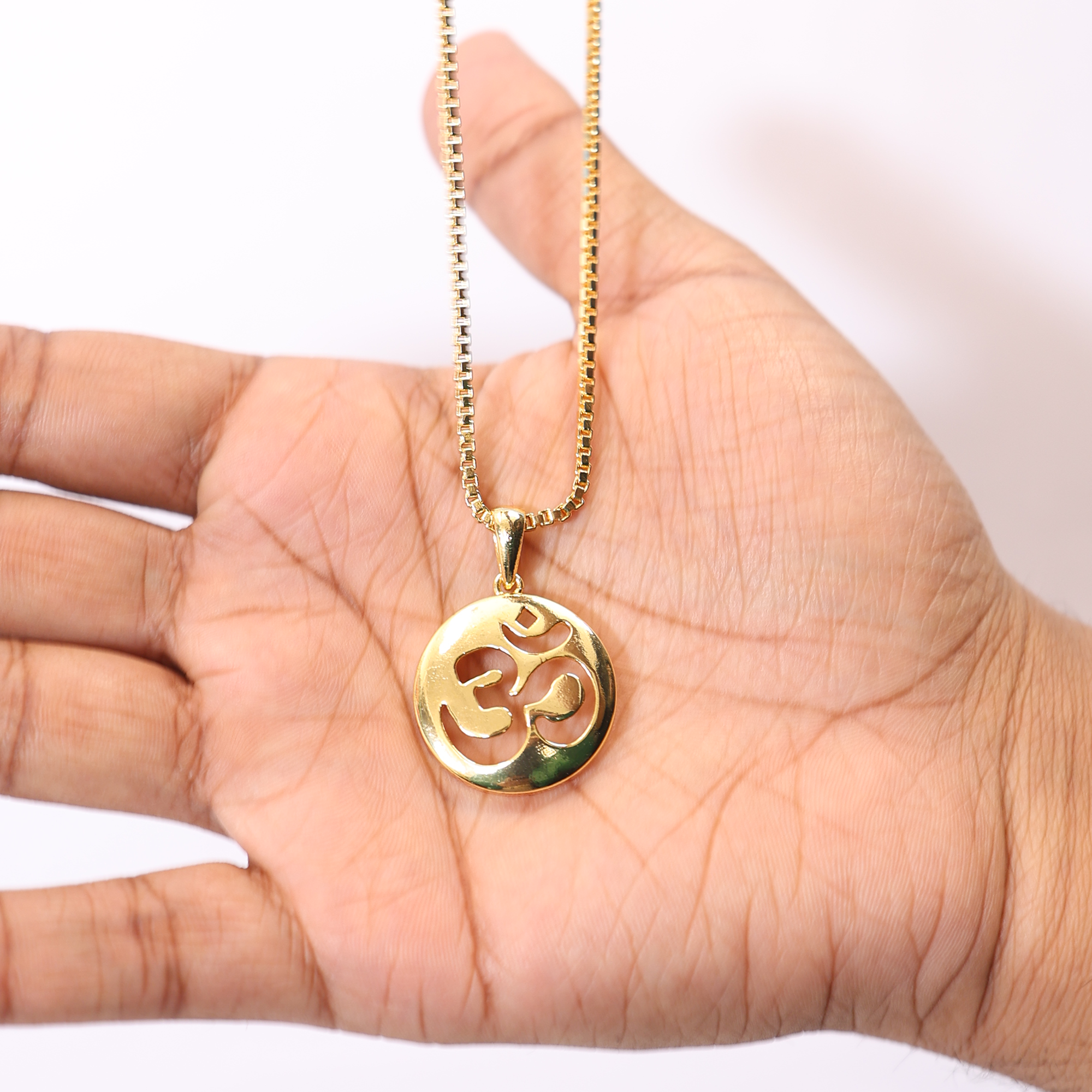 OM Round ( Pendant + chain) - 18K Gold Plated