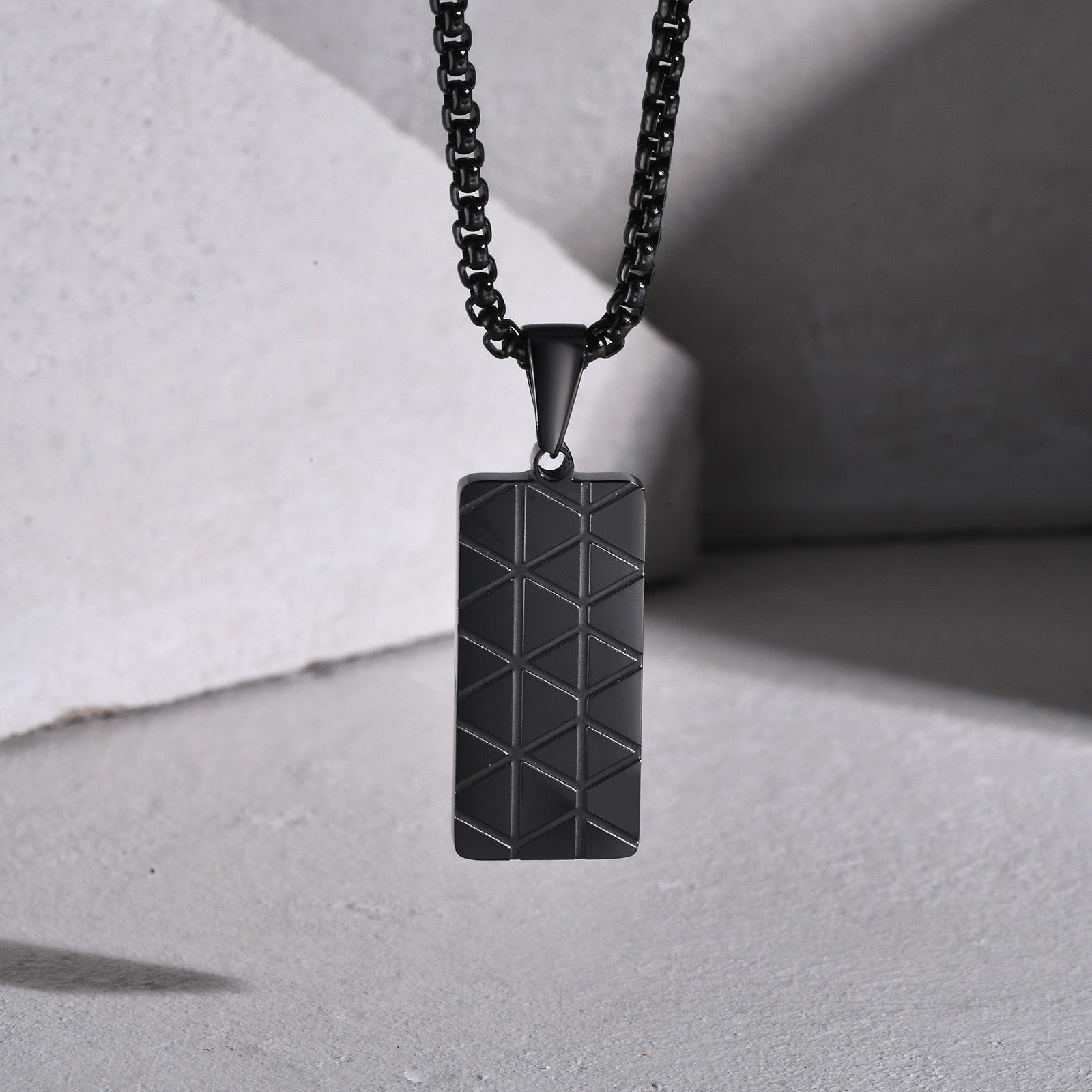 Bold Metal (Pendant + Chain)