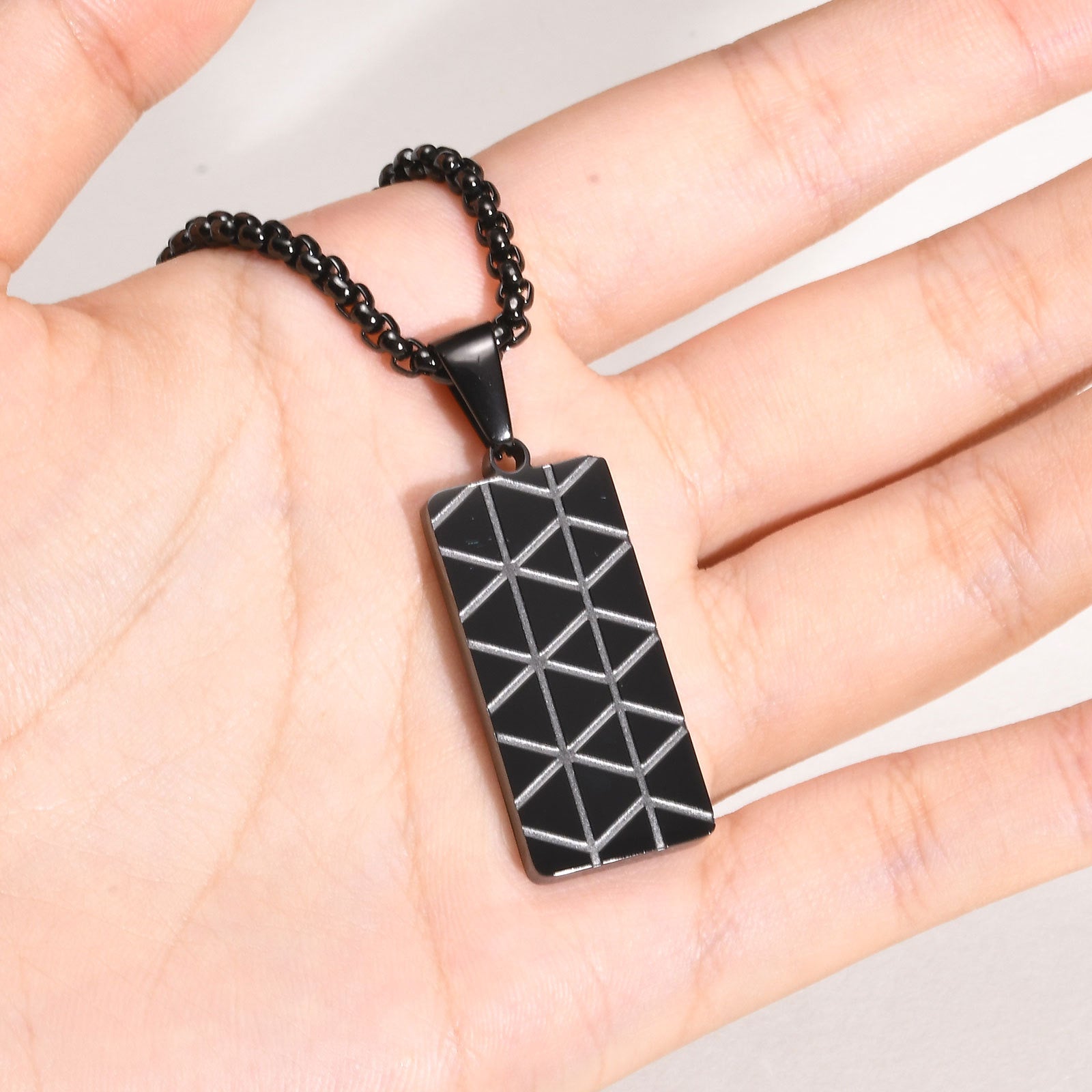 Bold Metal (Pendant + Chain)