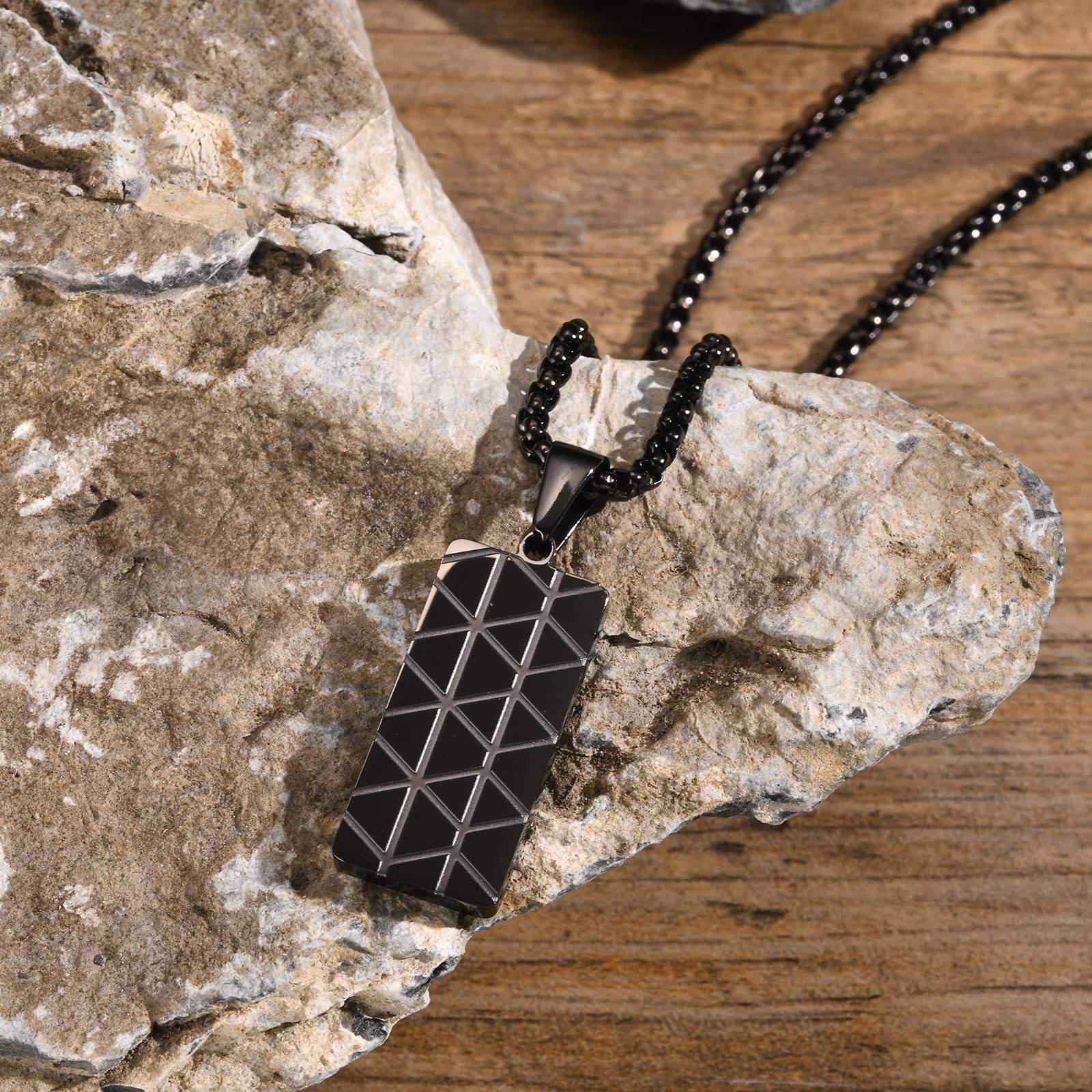 Bold Metal (Pendant + Chain)