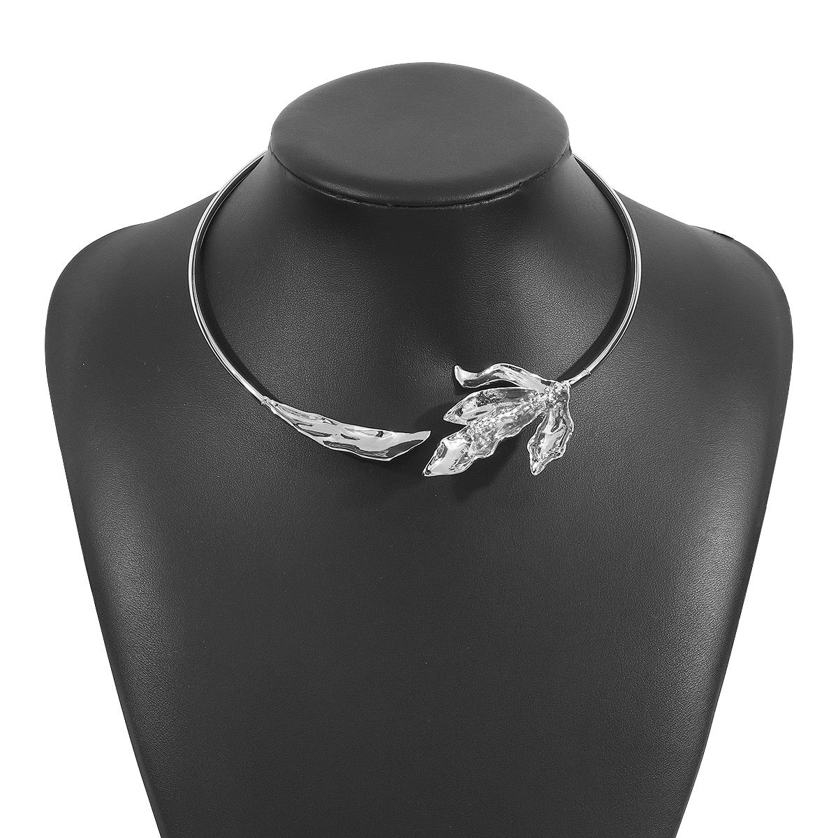 Leaf Choker Necklace (18K Gold Plating)