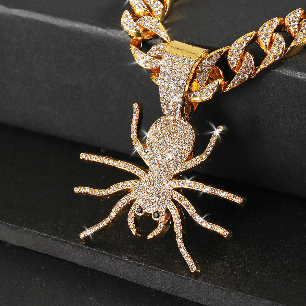 Bold Spider (Pendant + Chain)