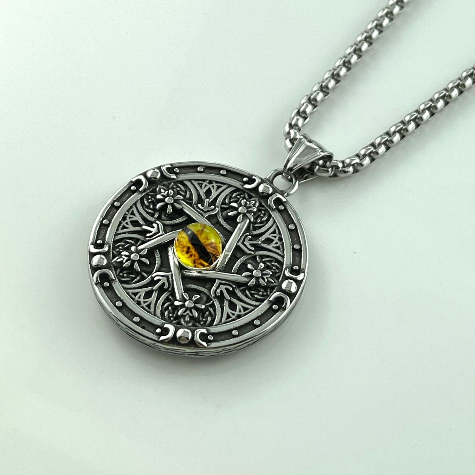Skull & Eye (Pendant + Chain)