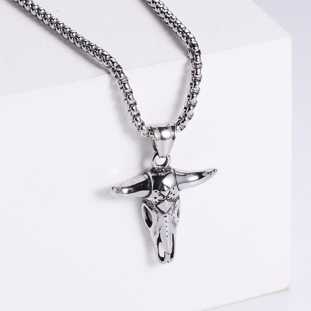 Bold Bull Head (Pendant + Chain)