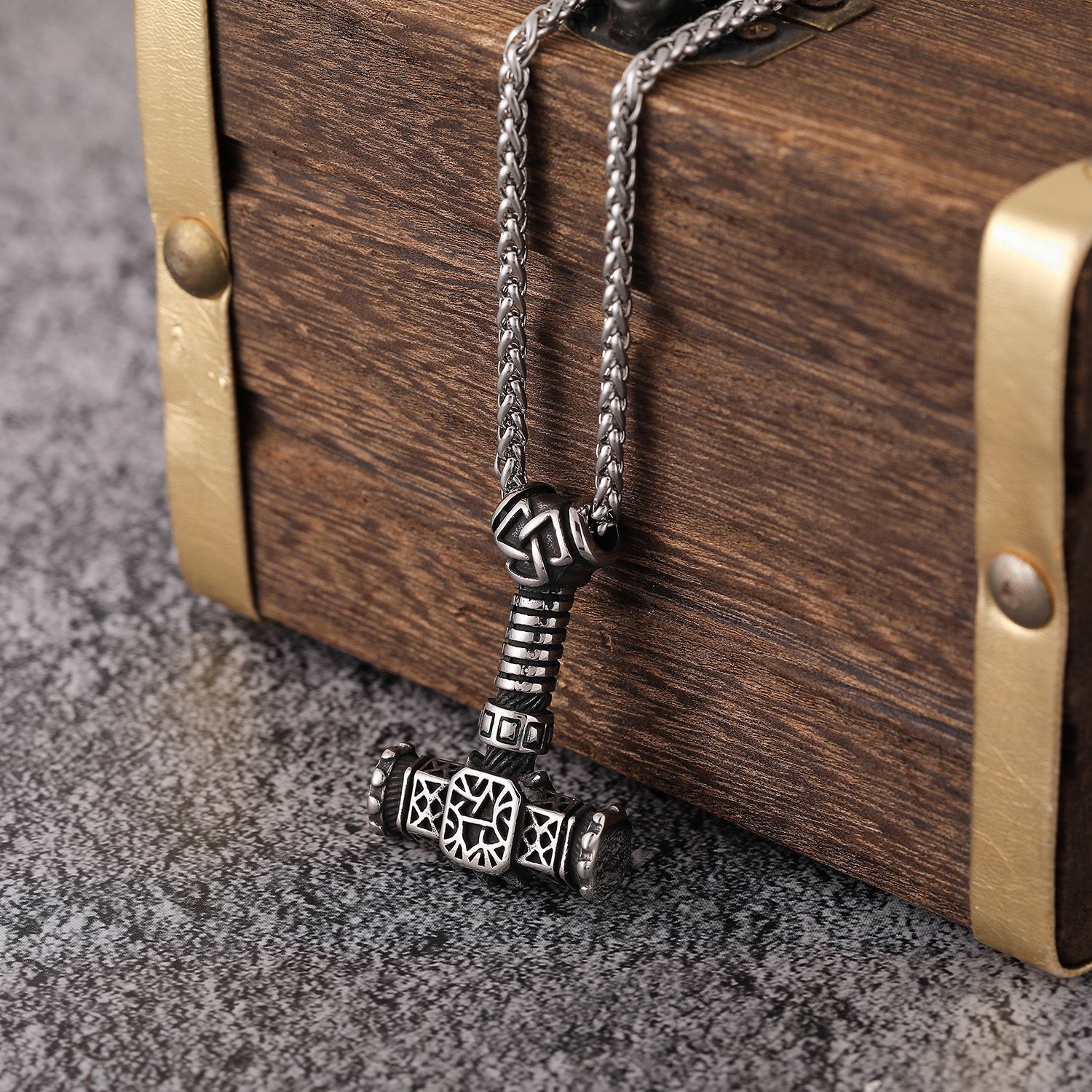 Titan Hammer (Pendant + Chain)