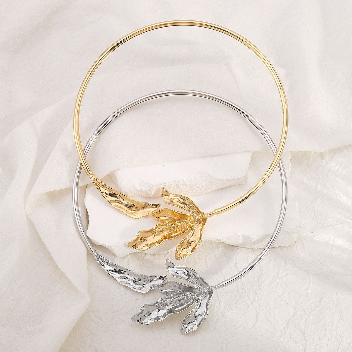 Leaf Choker Necklace (18K Gold Plating)