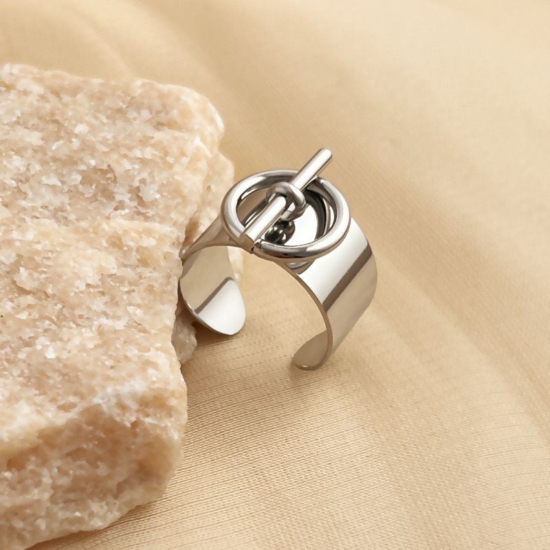 Dainty Ladies’ Ring