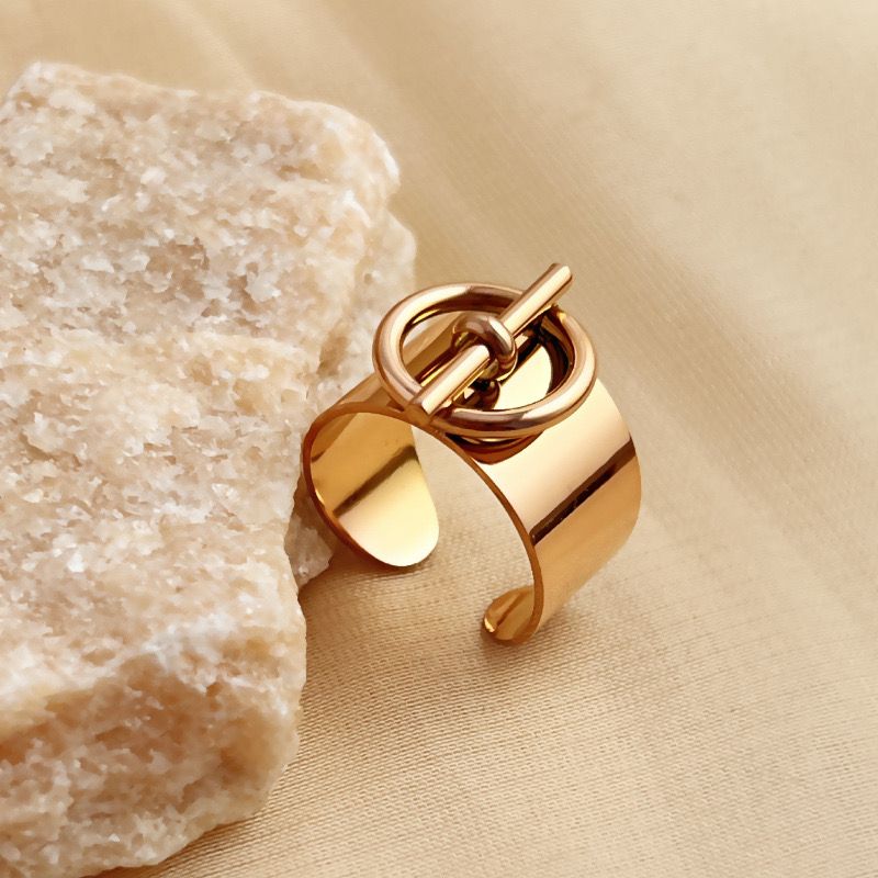 Dainty Ladies’ Ring