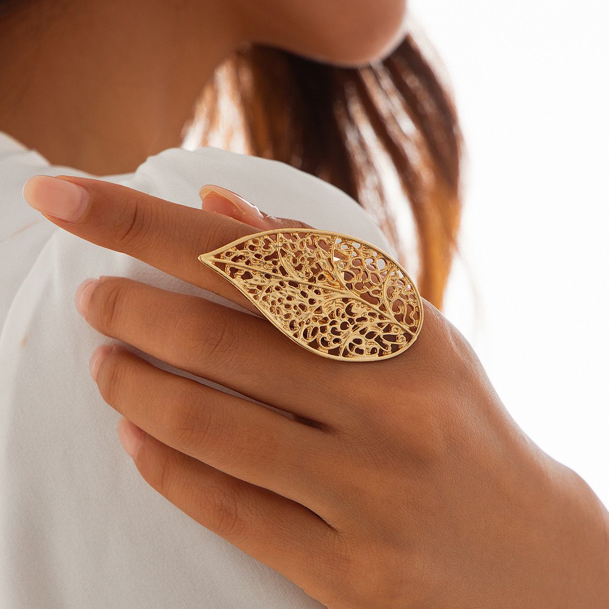 Elegant Leaf Design Ring