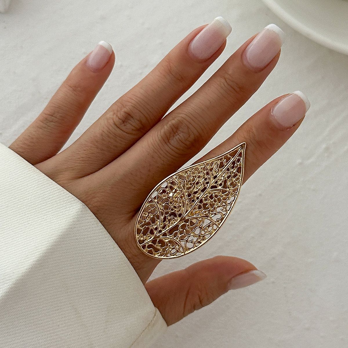 Elegant Leaf Design Ring