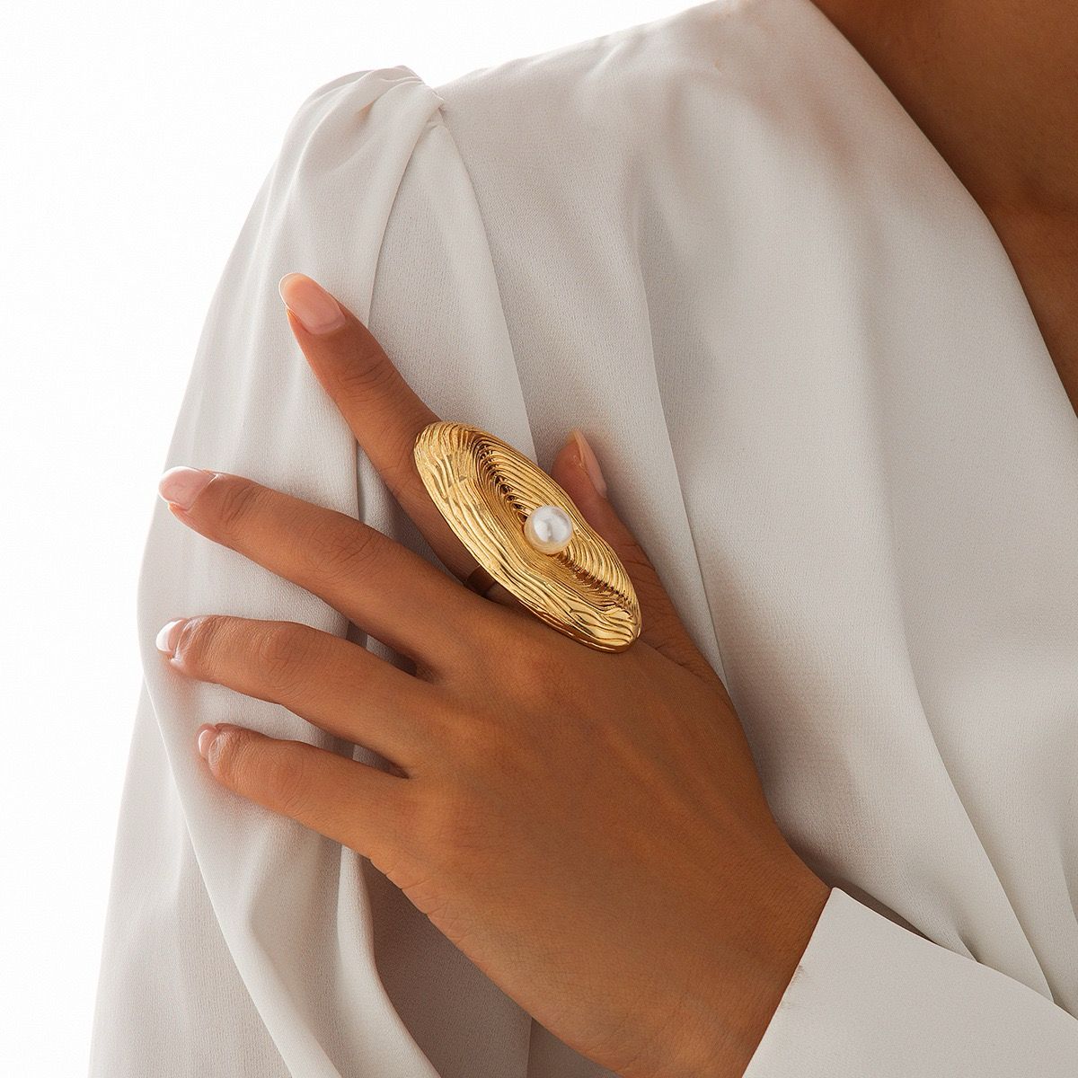 Bold Oval Pearl Metal Ring