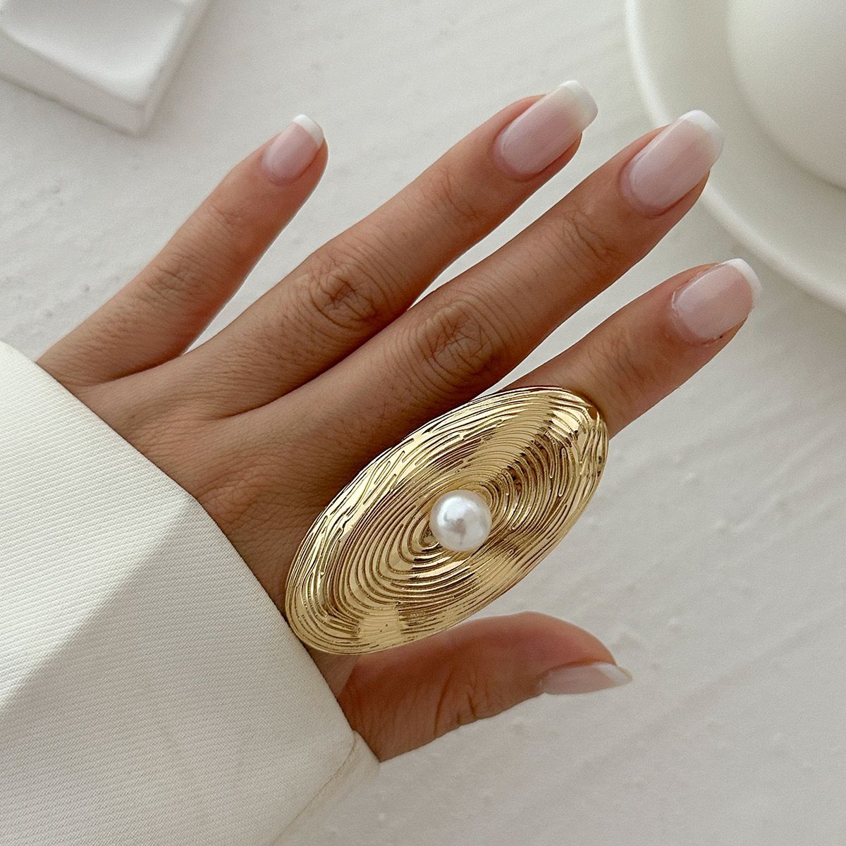 Bold Oval Pearl Metal Ring
