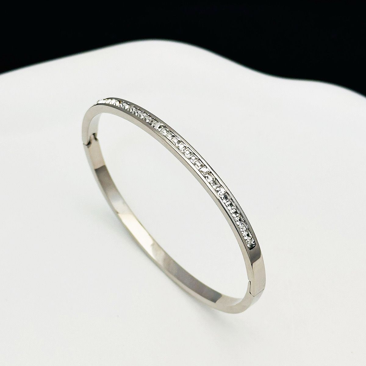 Diamond Sleek Bracelet (18K Gold Plated)
