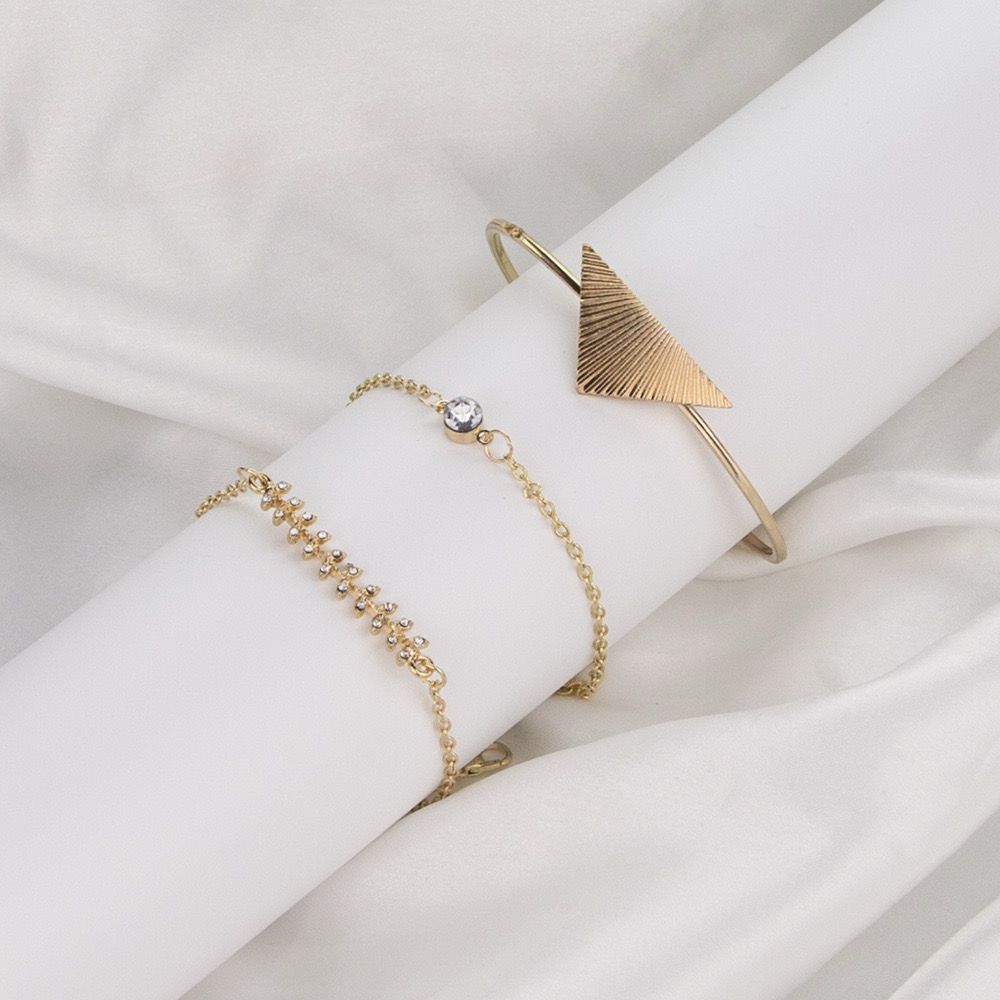 Triple bracelet elegance