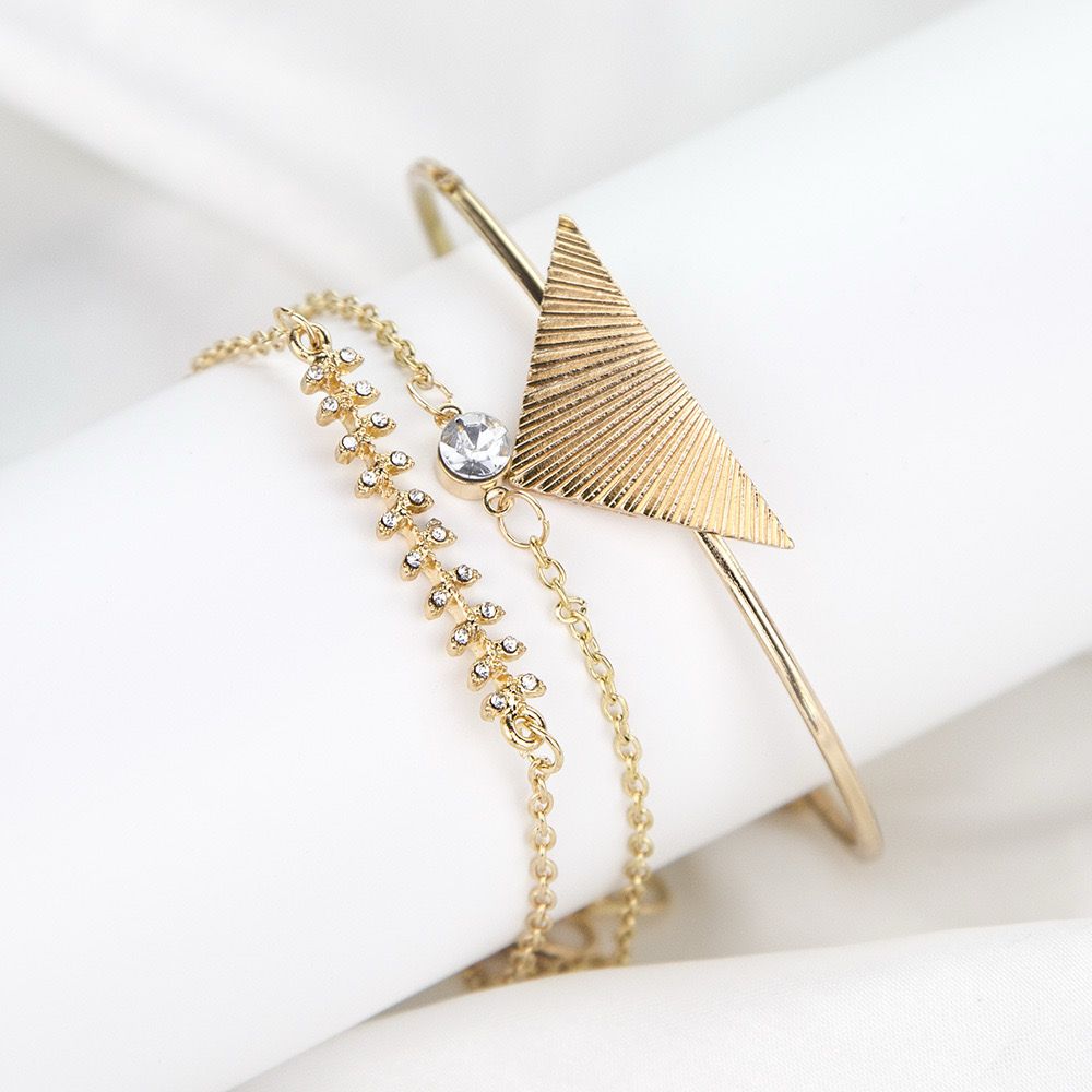 Triple bracelet elegance