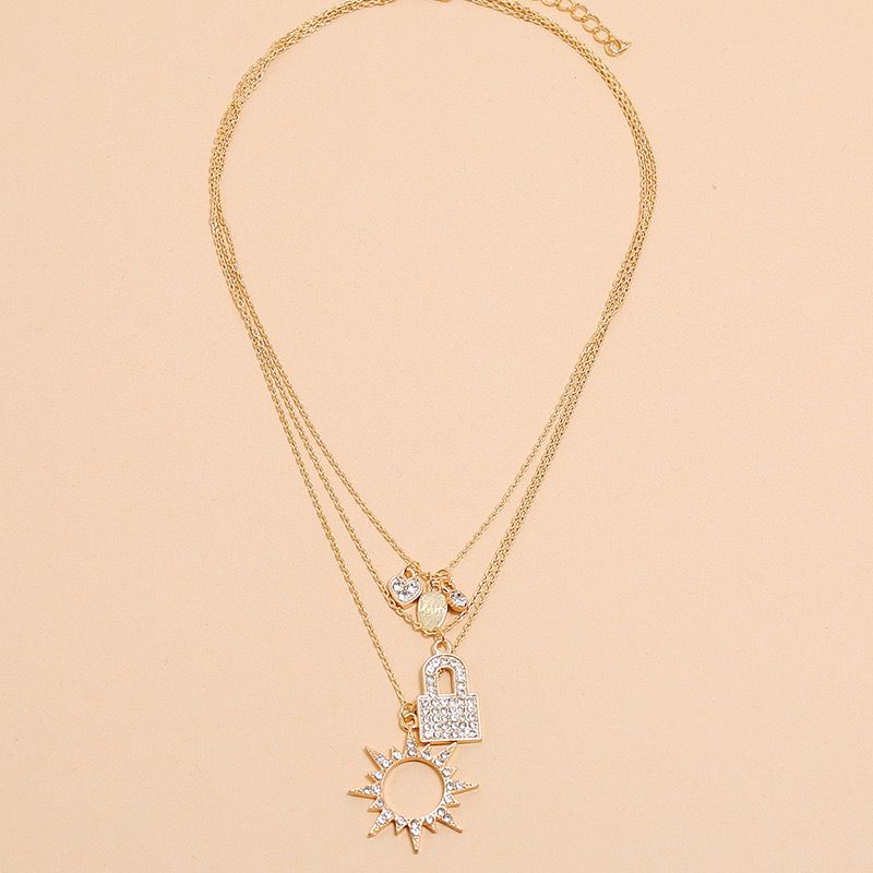 Multi-chain pendant necklace