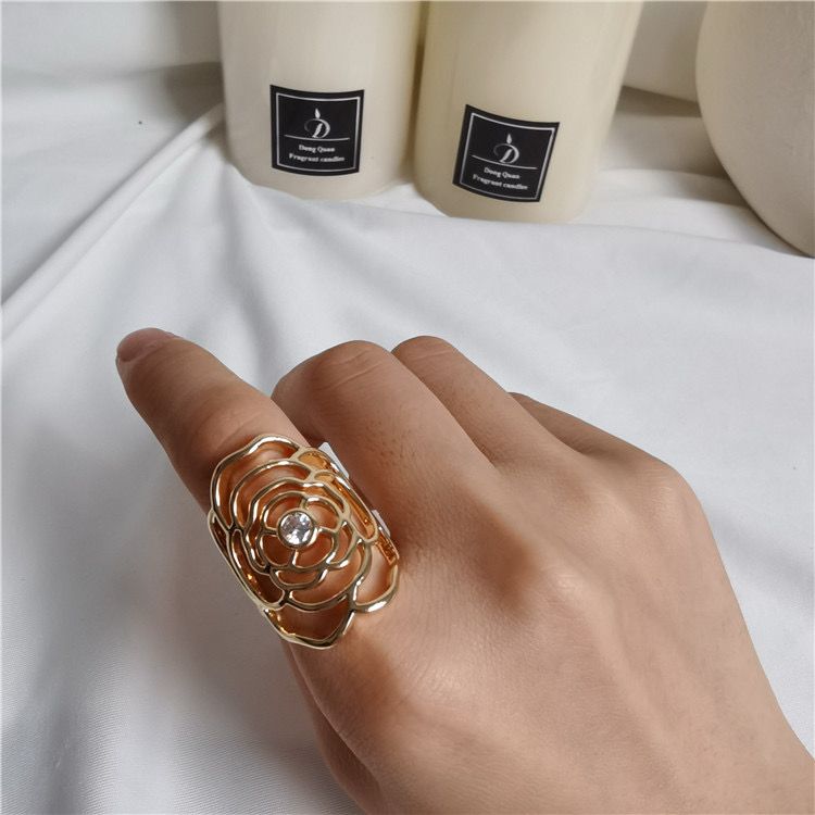 Curved floral design ring