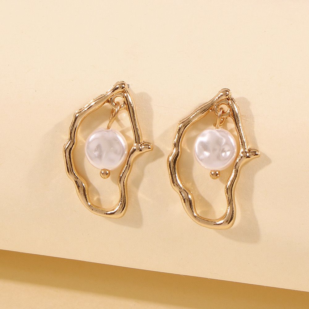 Elite pearl statement earrings