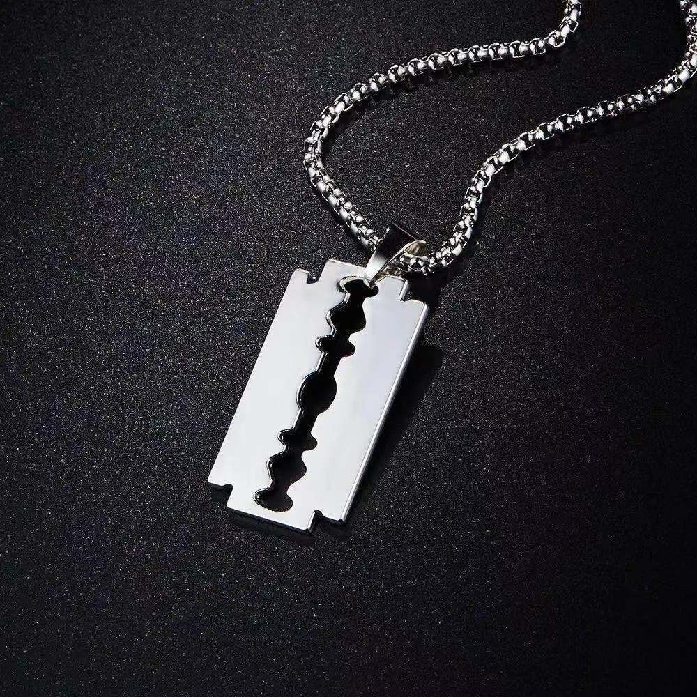 BLADE (PENDANT + CHAIN)