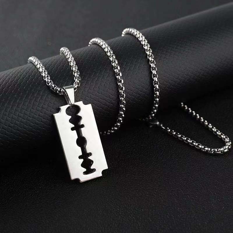 BLADE (PENDANT + CHAIN)