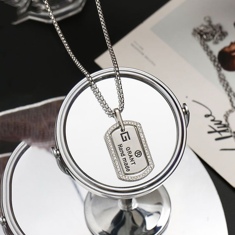 GRANT (PENDANT + CHAIN)