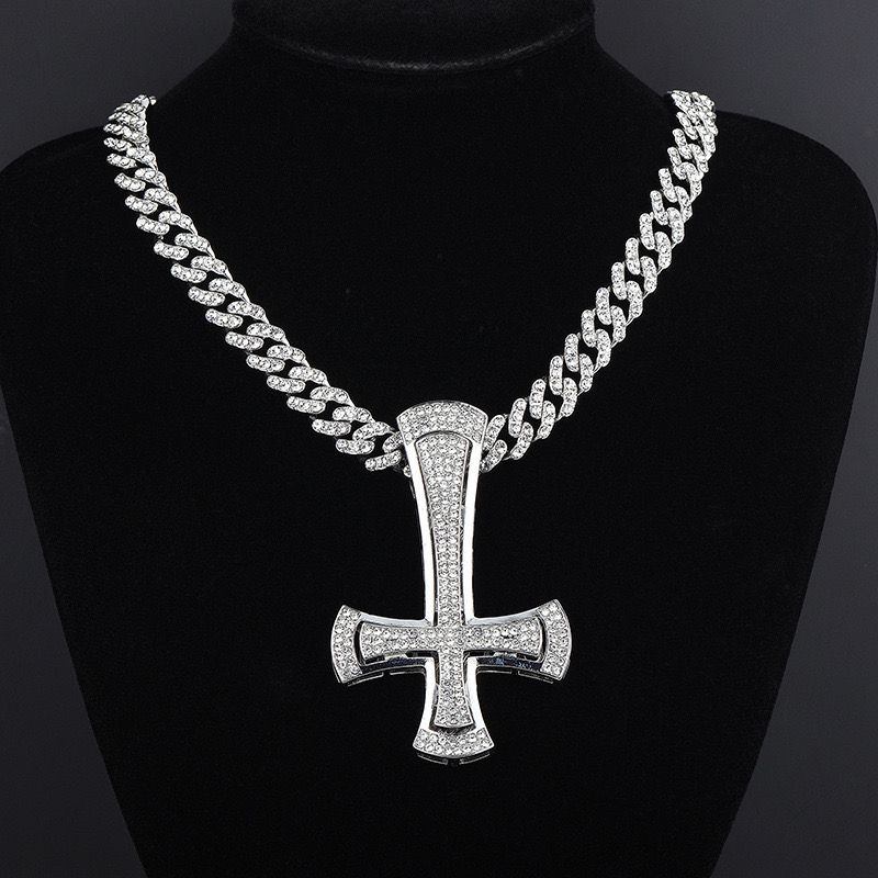 Iced Cuban cross (Pendant + Chain)