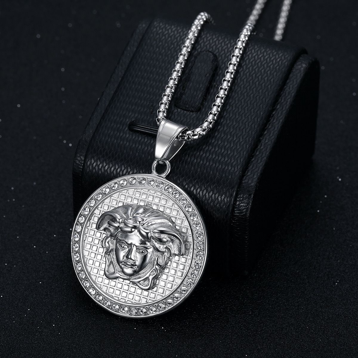 Medusa ( Pendant + Chain)