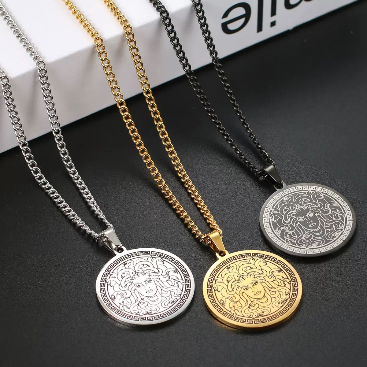 Medusa ( Chain + Pendant)
