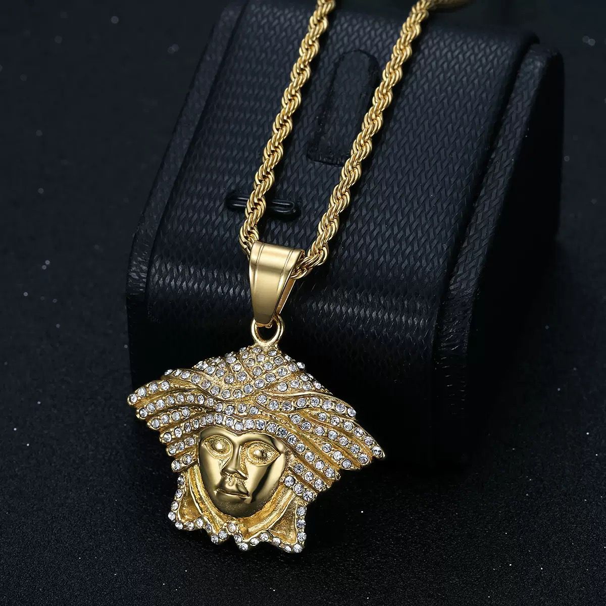 Medusa ( Pendant + Chain) - 18K Gold Plating