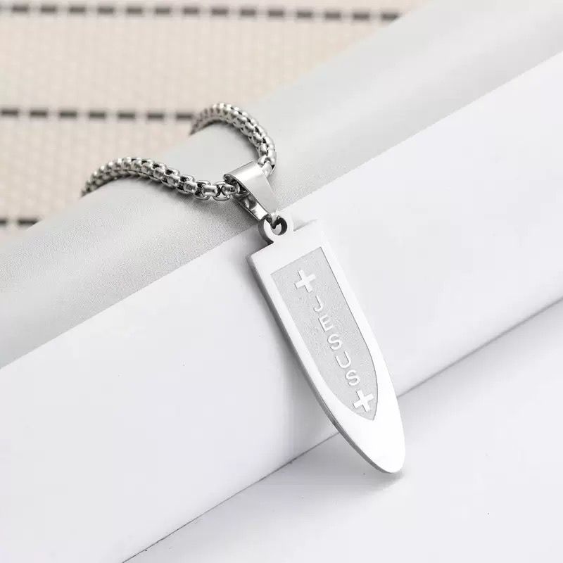 Men’s Classic Jesus Pendant & Chain