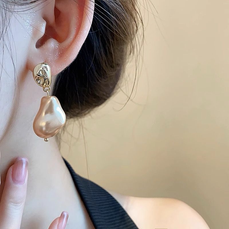 Wavy Pearl Stud Earrings