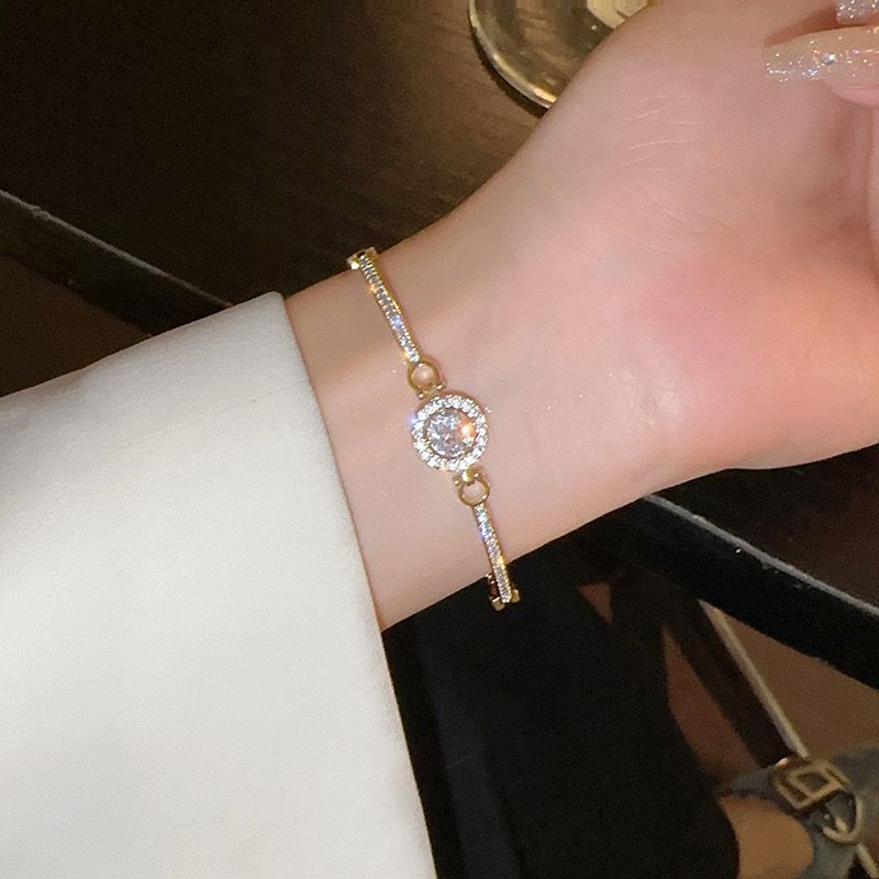 Luxe Glittering Diamond Bracelet