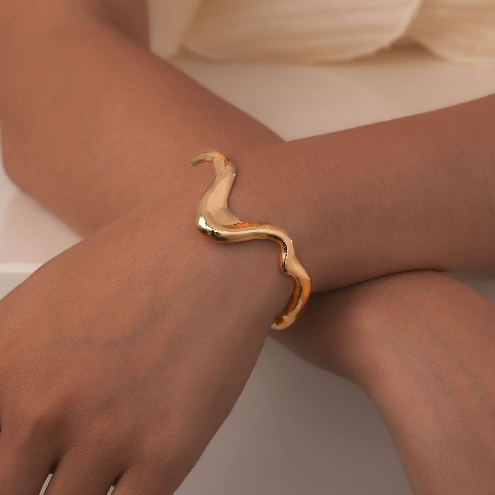 Curved Wave Bracelet