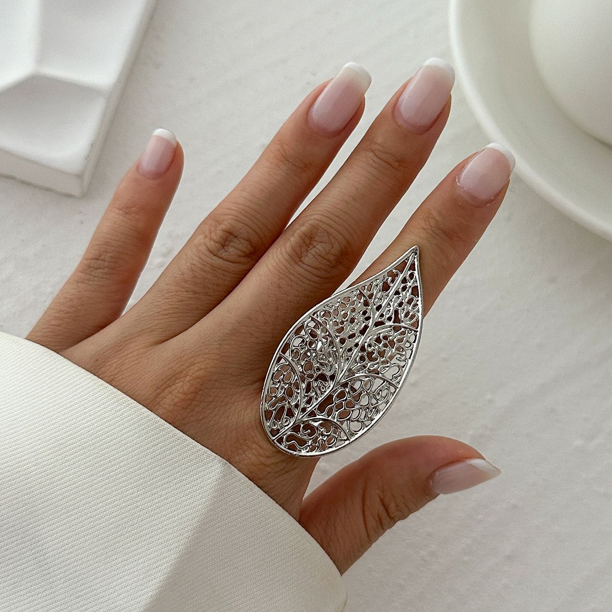 Elegant Leaf Design Ring