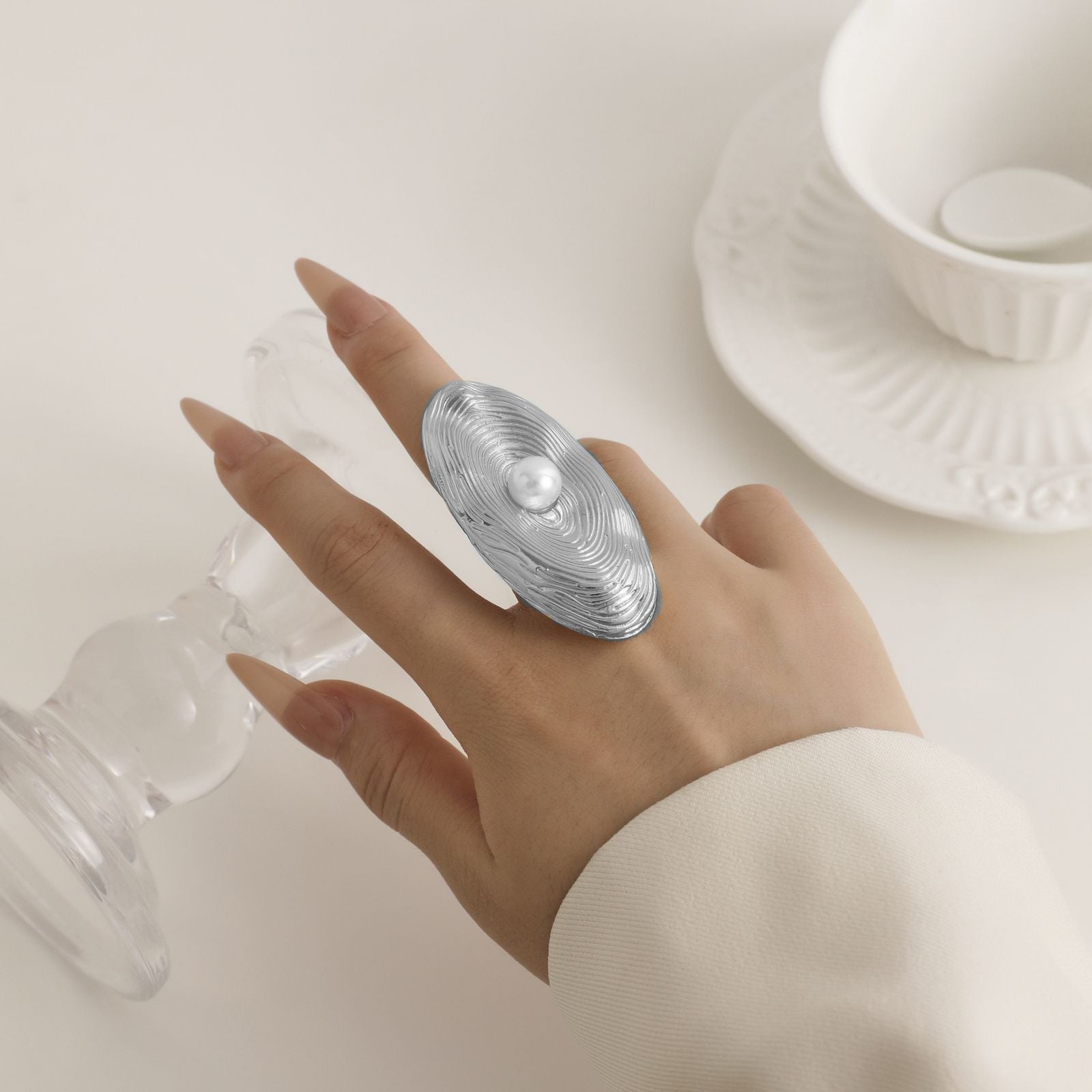 Bold Oval Pearl Metal Ring