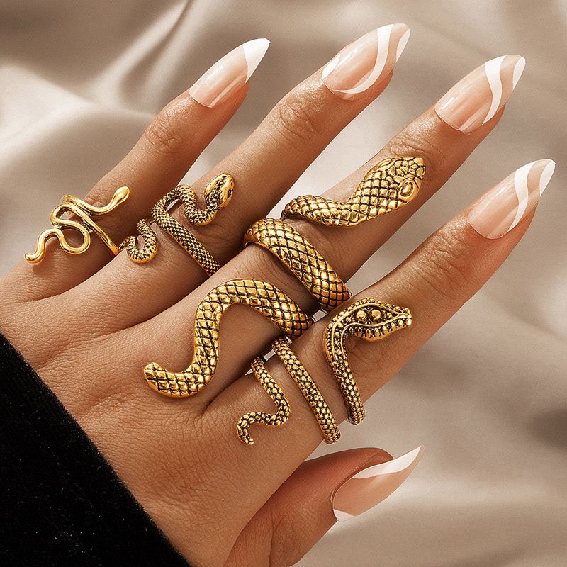 Snake-Themed Ring Set Of 4