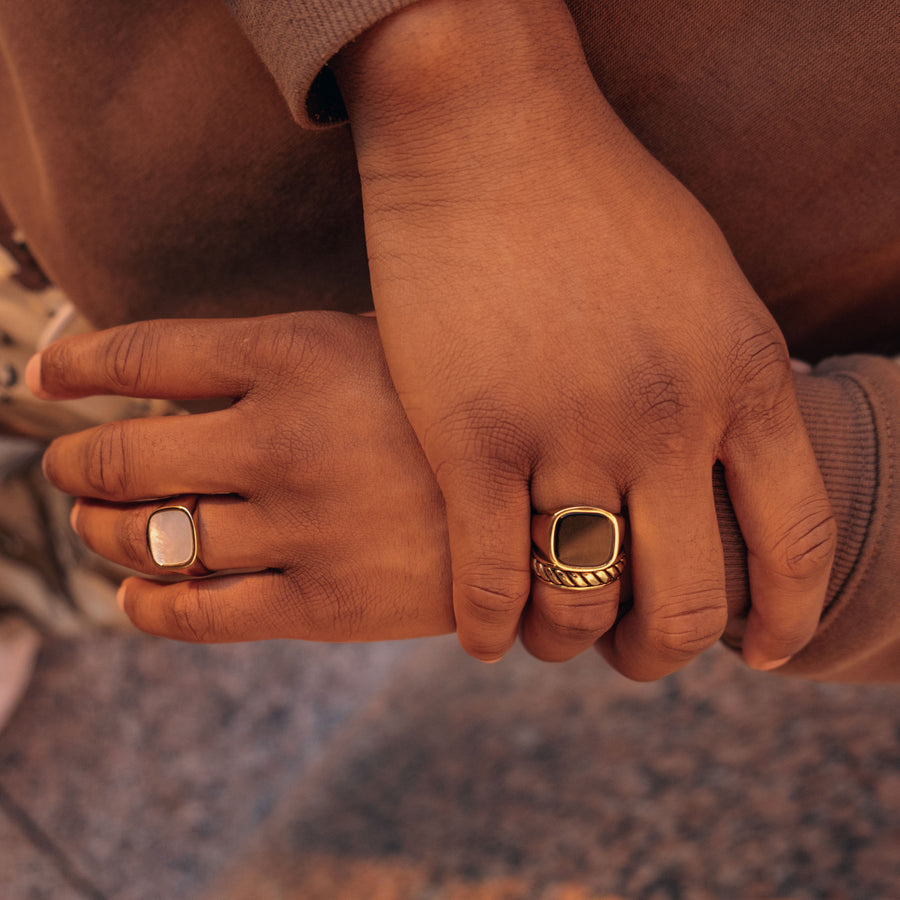 SQUARE ONYX RING (GOLD)