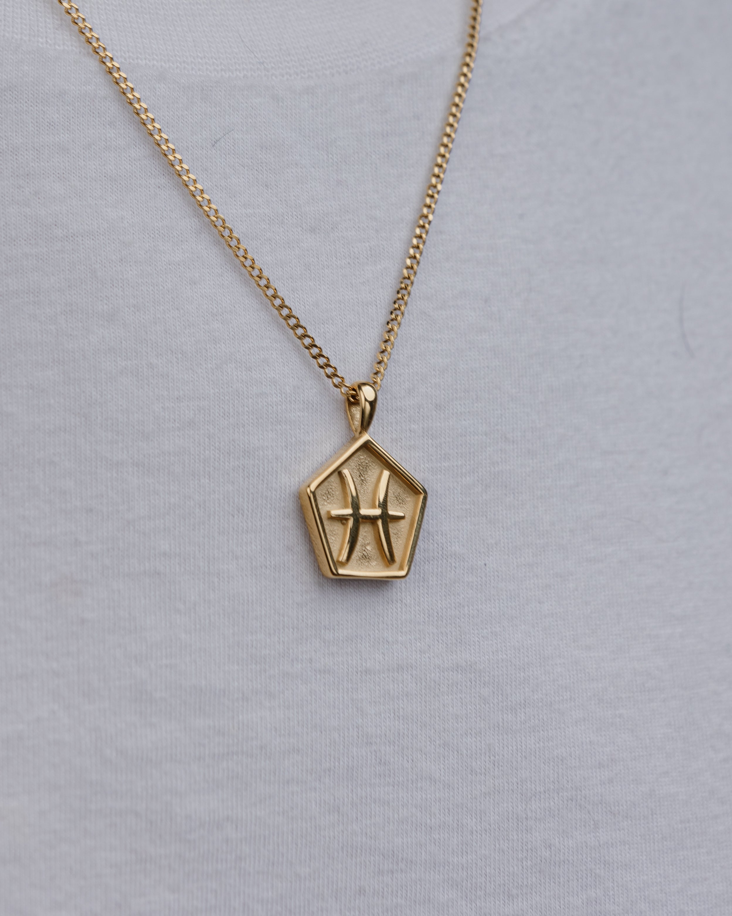 PISCES (GOLD) Pendant+ Chain