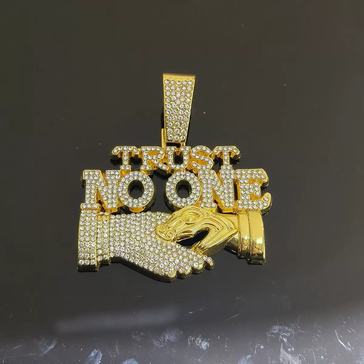 TRUST NO ONE (PENDANT + CHAIN)