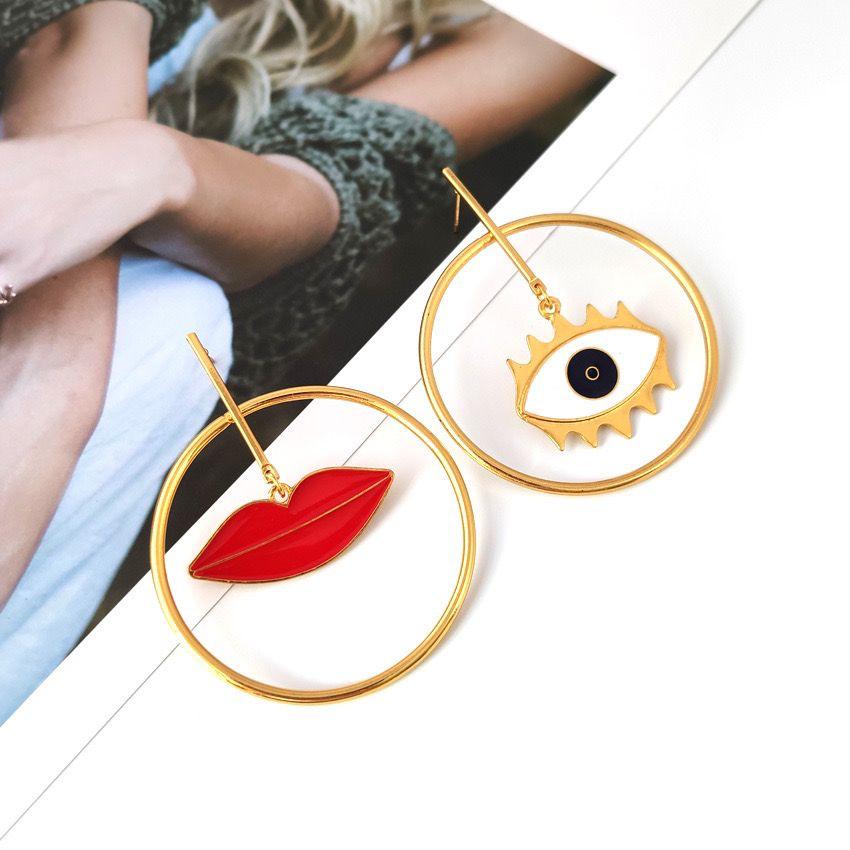 Glimpse of Love Earring