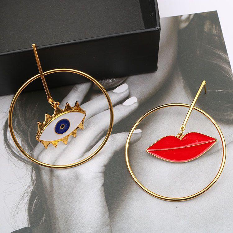 Glimpse of Love Earring