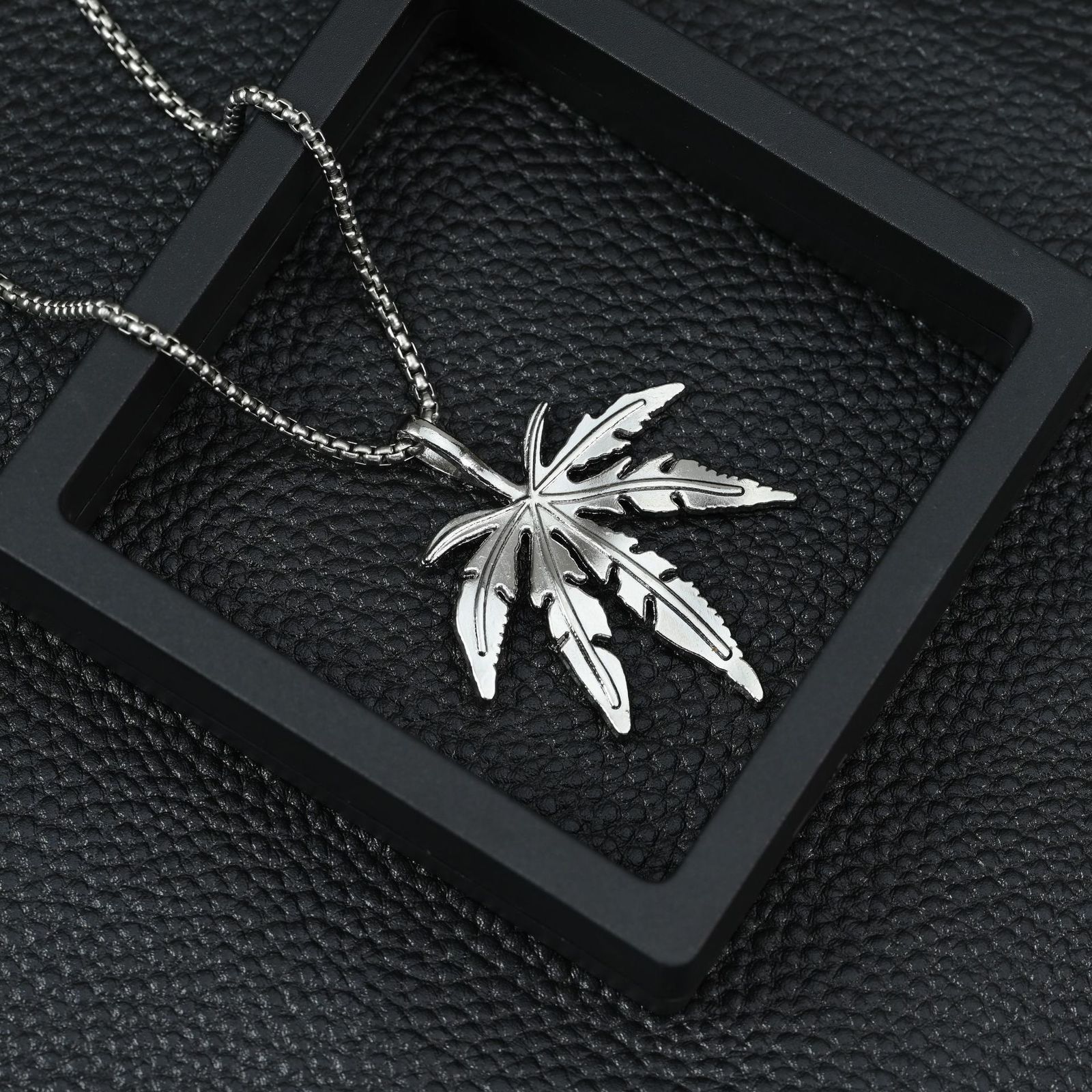 Freedom Leaf (Pendant + Chain)