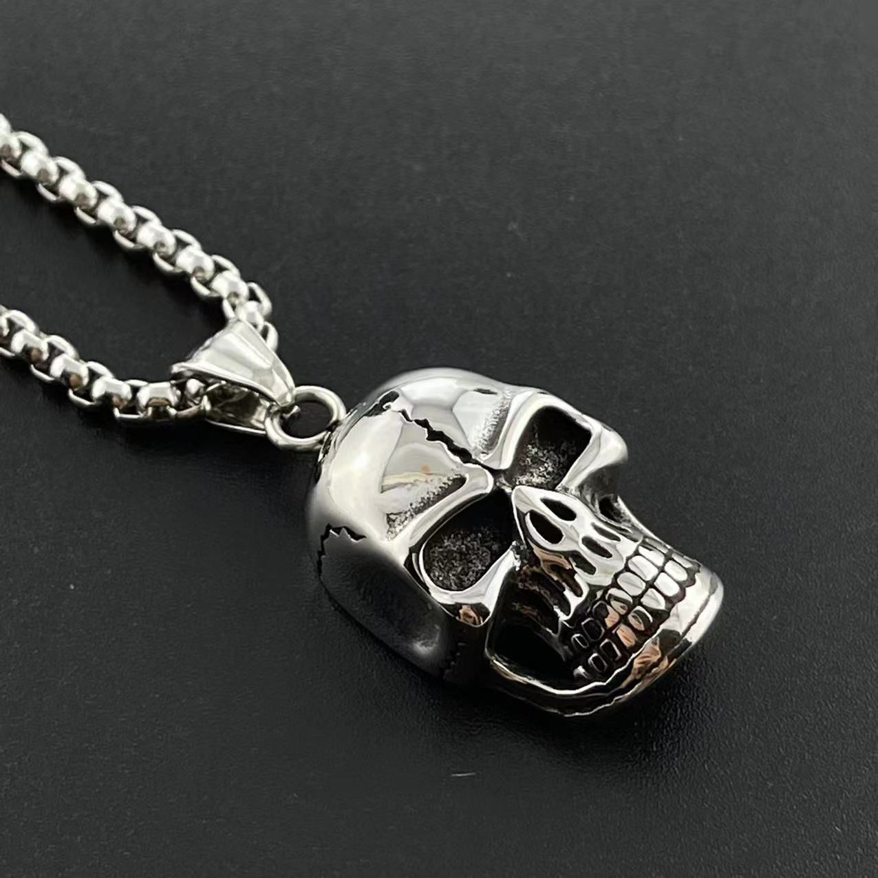 Bone King (Pendant + Chain)