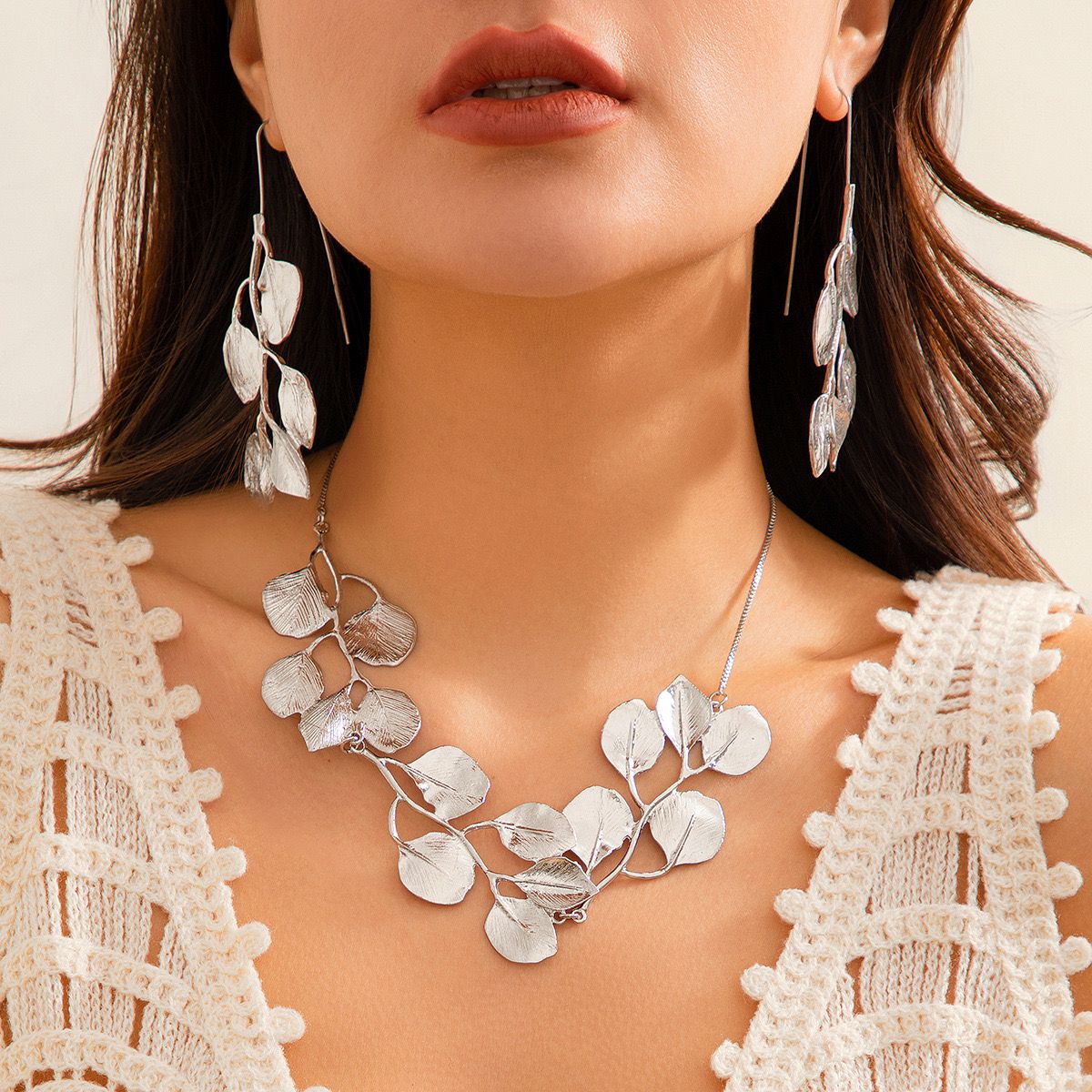 Elegant Leaf Necklace