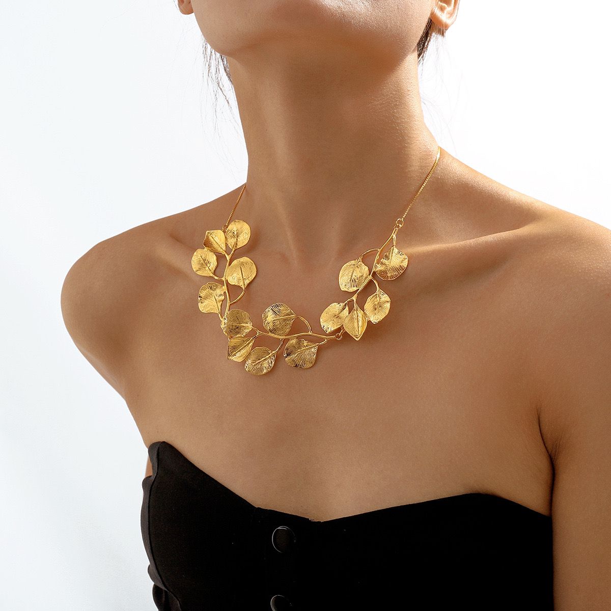 Elegant Leaf Necklace