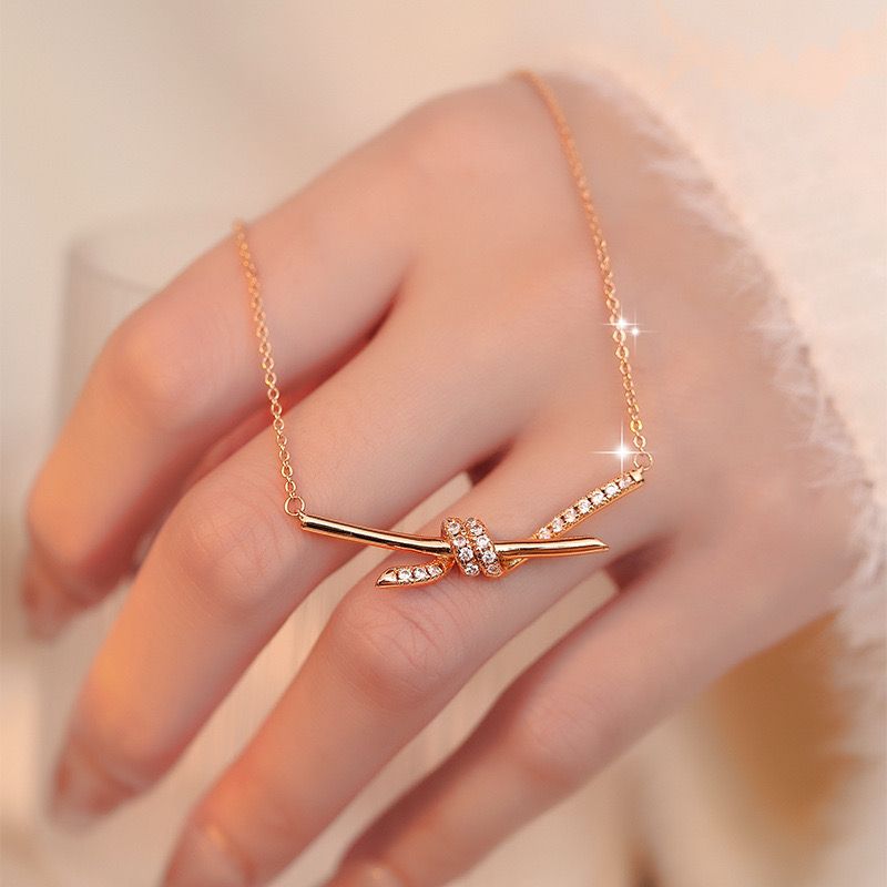 Delicate Chain Pendant Necklace (Zircon)