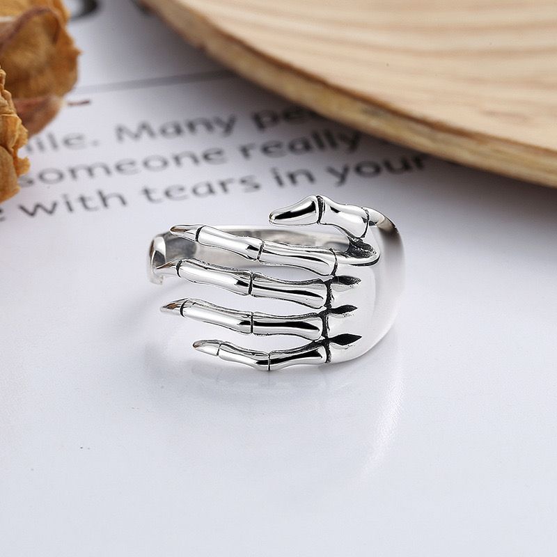 Skull Grip Women's Ring