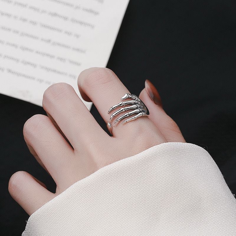 Skull Grip Women's Ring