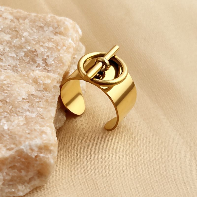 Dainty Ladies’ Ring